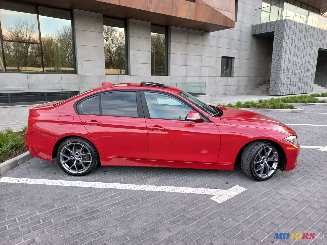 2013' BMW 3 Series photo #4