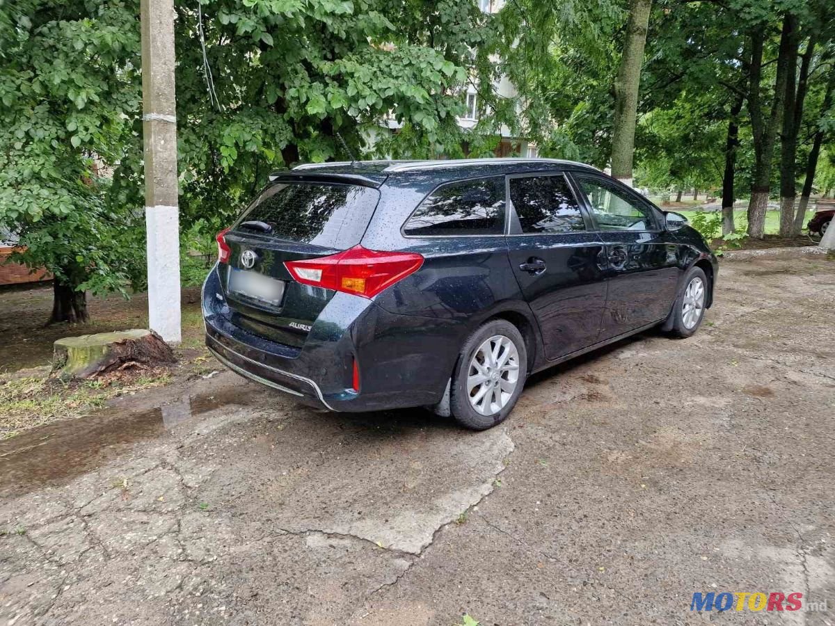 2013' Toyota Auris photo #5