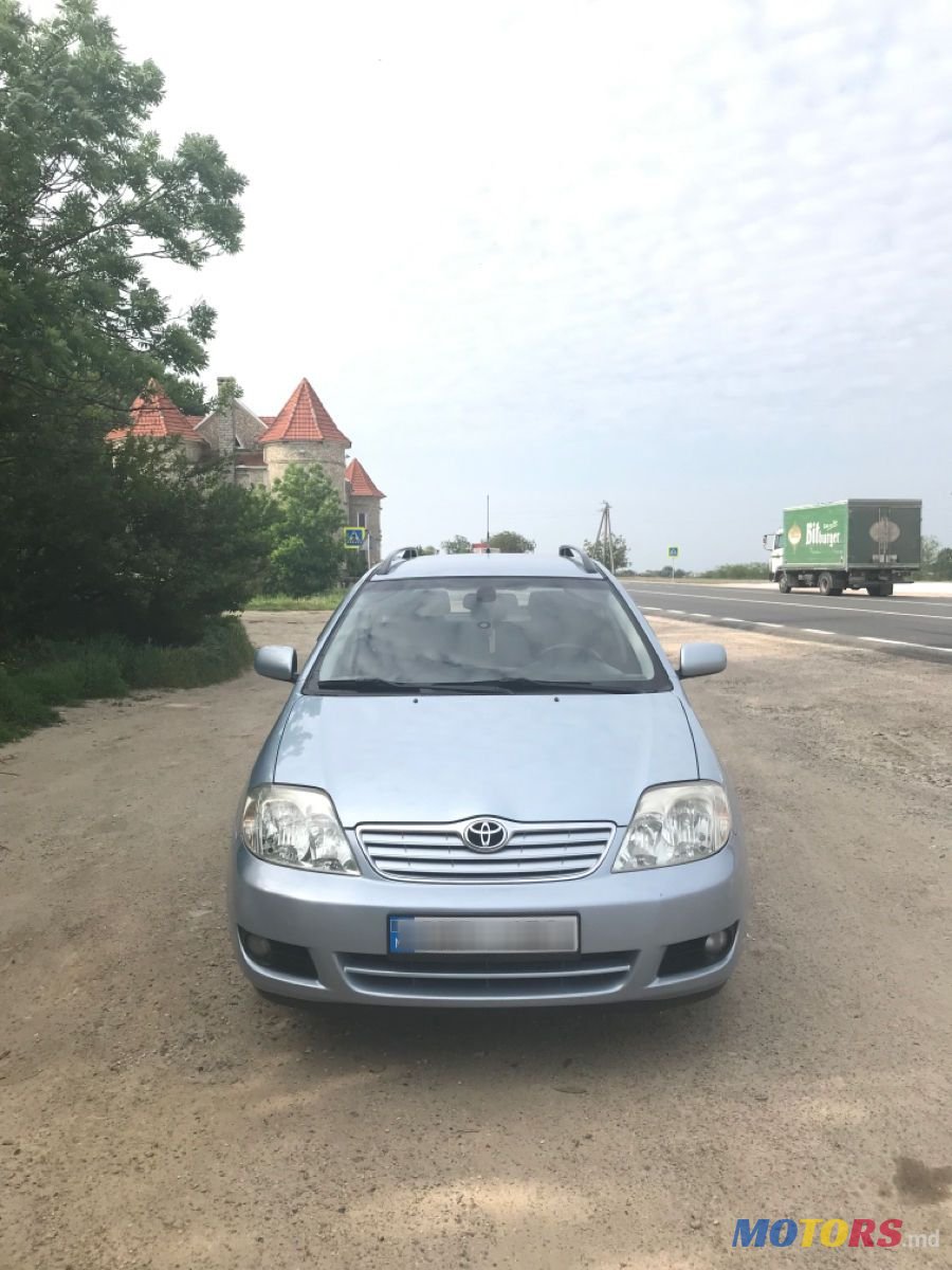 2004' Toyota Corolla photo #2