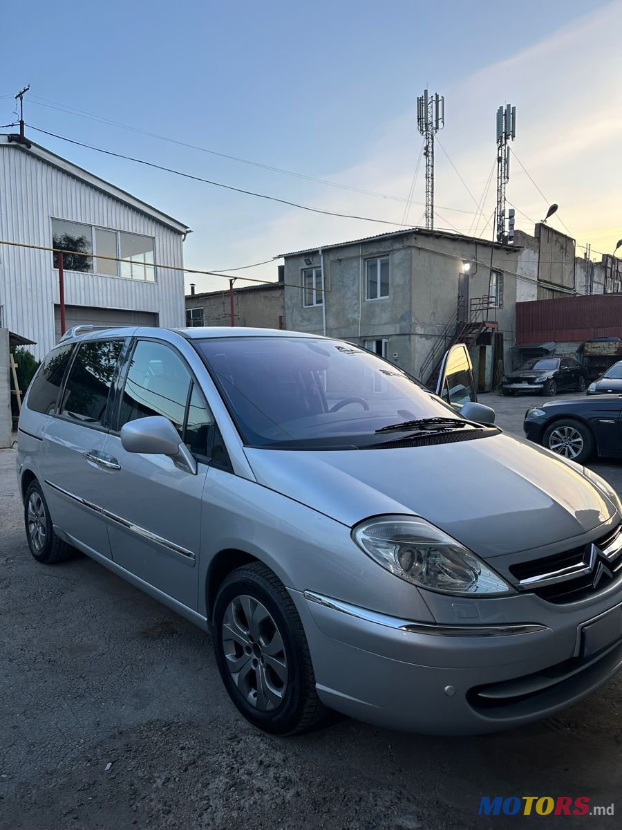 2012' Citroen C8 photo #2