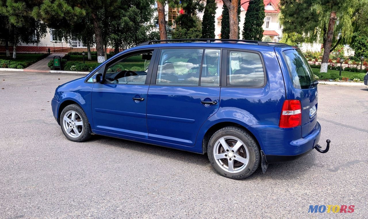 2006' Volkswagen Touran photo #3