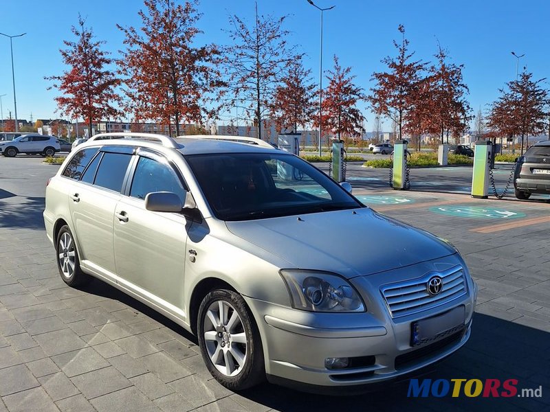 2003' Toyota Avensis photo #2