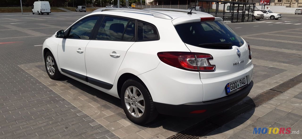 2011' Renault Megane photo #2
