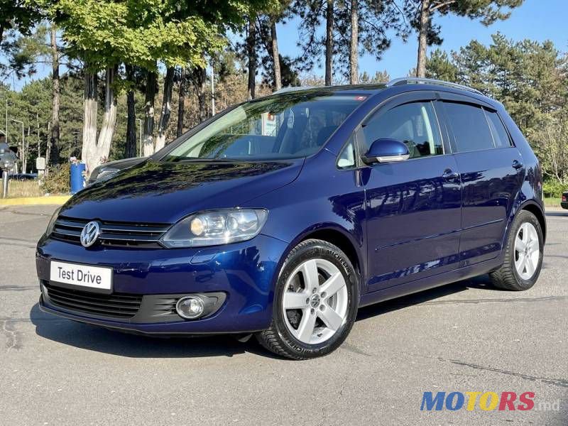 2011' Volkswagen Golf Plus photo #1