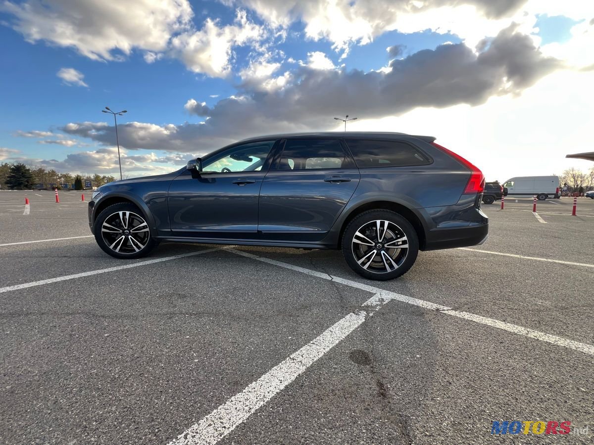 2020' Volvo V90 Cross Country photo #3