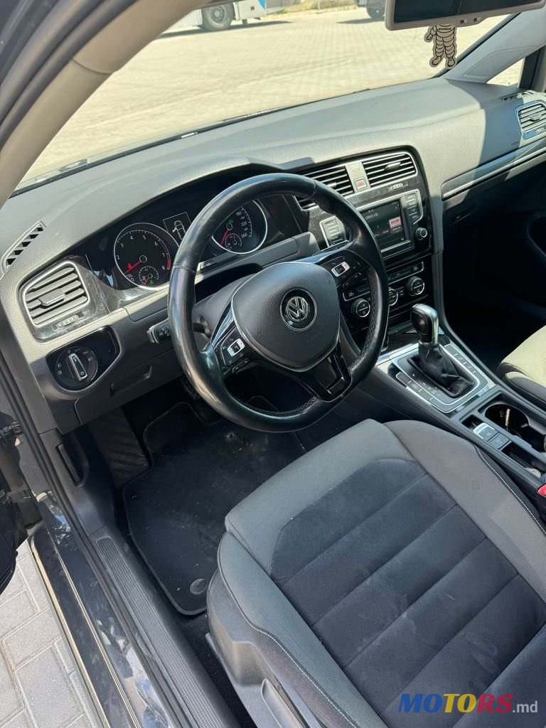 2016' Volkswagen Golf photo #2