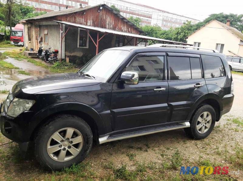2008' Mitsubishi Pajero photo #2
