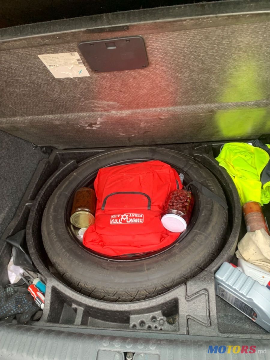 2009' Volkswagen Tiguan photo #3