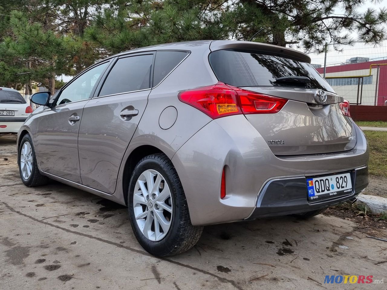 2013' Toyota Auris photo #3