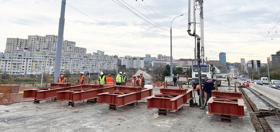 Reparaţia podului Mihai Viteazul din Chişinău e departe de finalizare, iar primăria anunţă că acesta va fi închis încă 7 luni