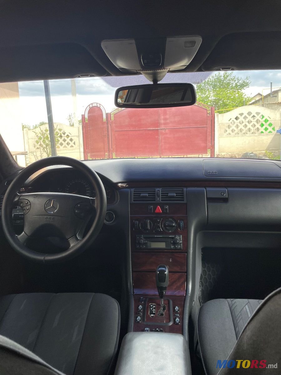 2001' Mercedes-Benz E-Class photo #1