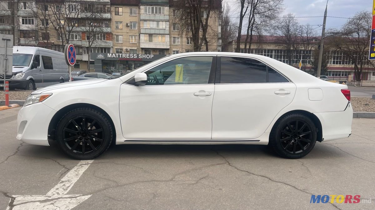 2013' Toyota Camry photo #2