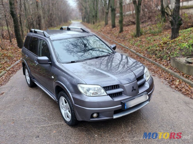 2007' Mitsubishi Outlander photo #1