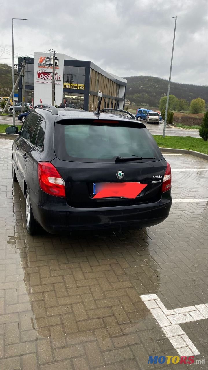 2012' Skoda Fabia photo #3