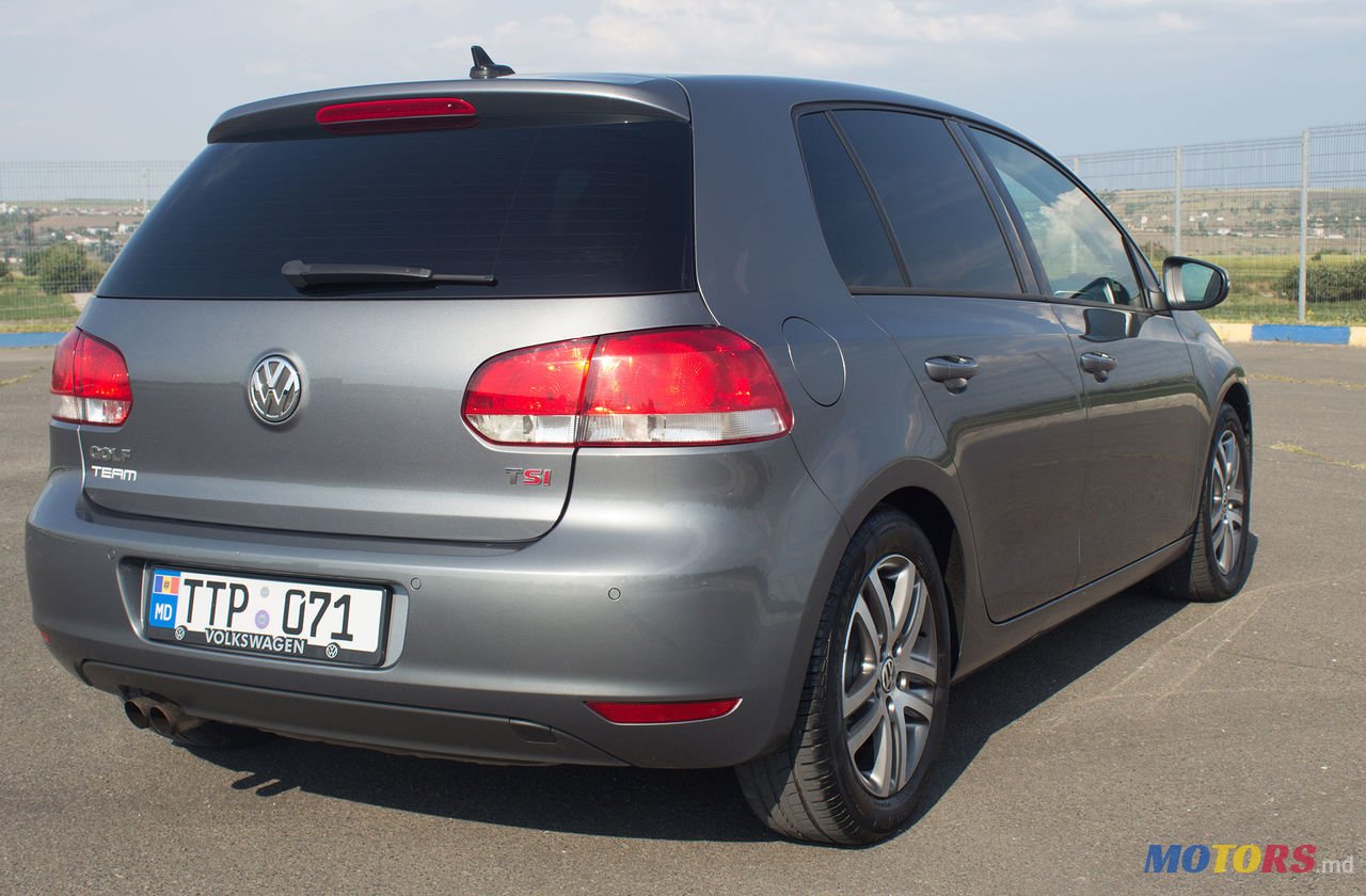 2010' Volkswagen Golf VI photo #3