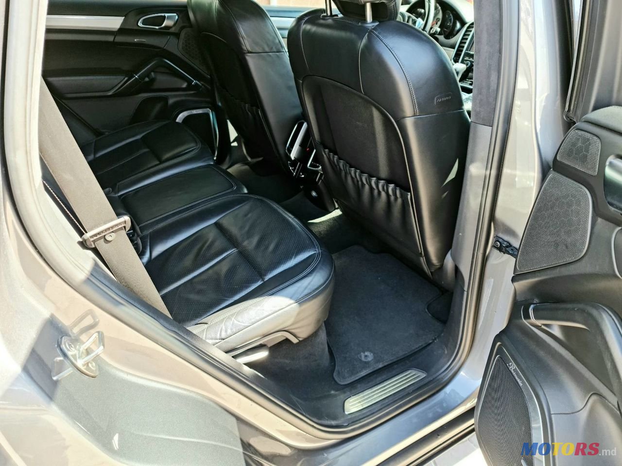 2010' Porsche Cayenne photo #5