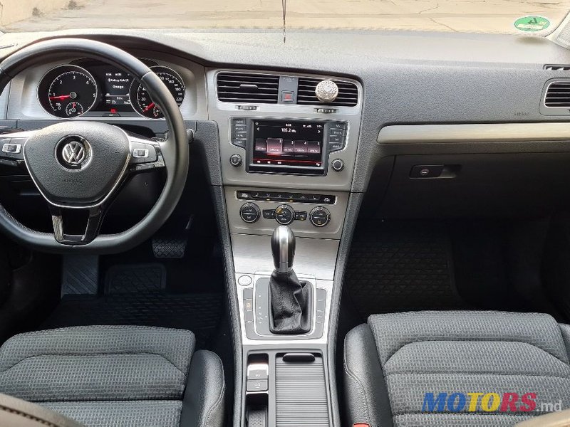 2016' Volkswagen Golf photo #4