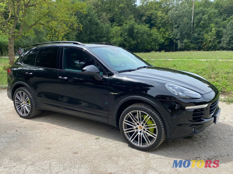 2015' Porsche Cayenne photo #2