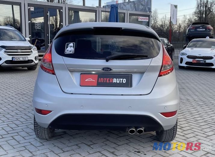 2011' Ford Fiesta photo #2