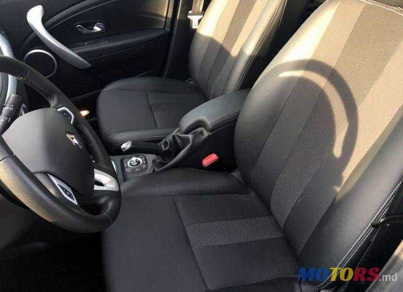 2012' Renault Fluence photo #2