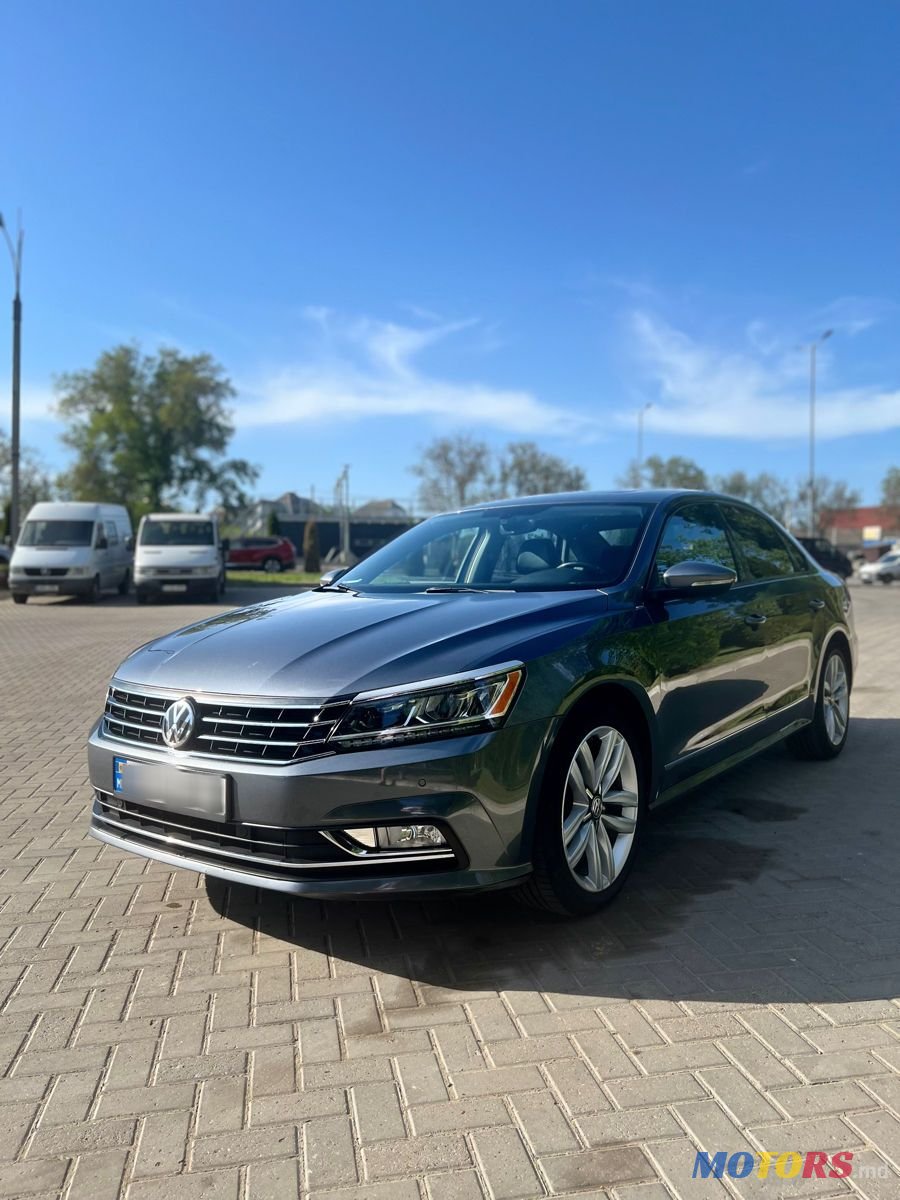 2017' Volkswagen Passat photo #2