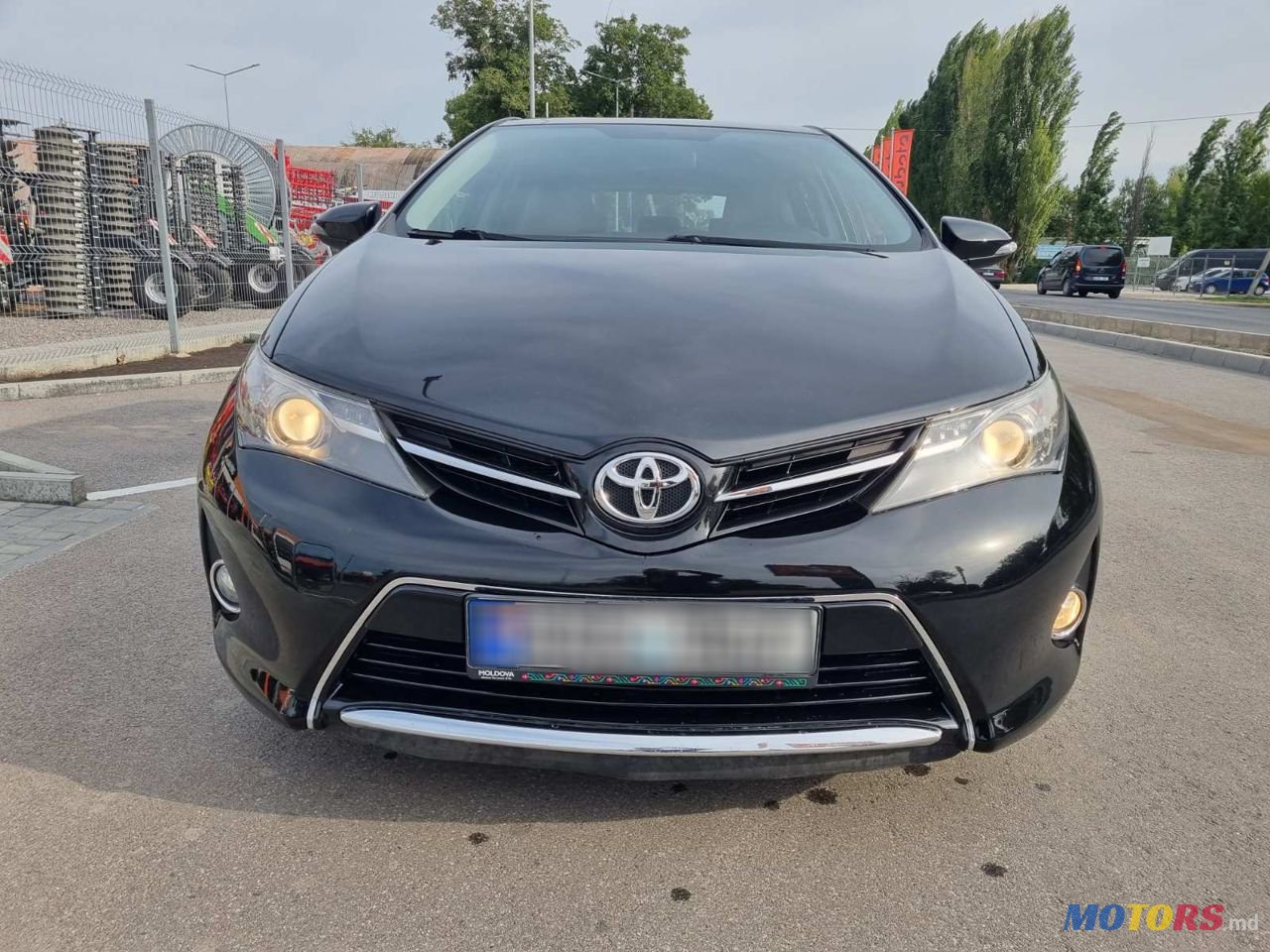 2013' Toyota Auris photo #2