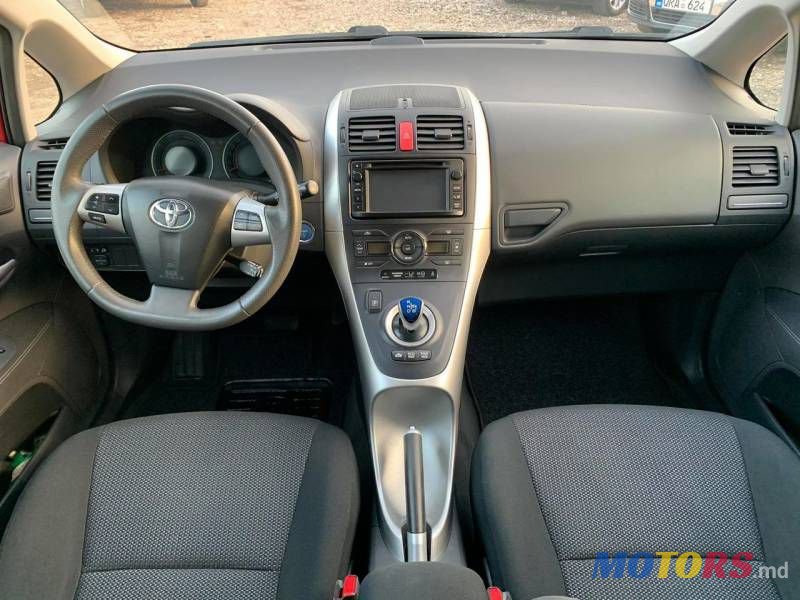 2012' Toyota Auris photo #5