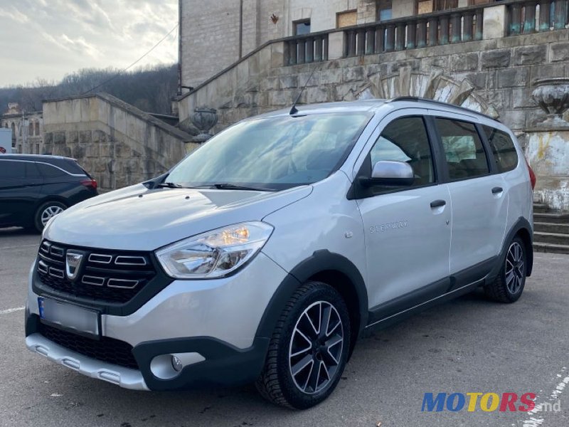 2017' Dacia Lodgy photo #1