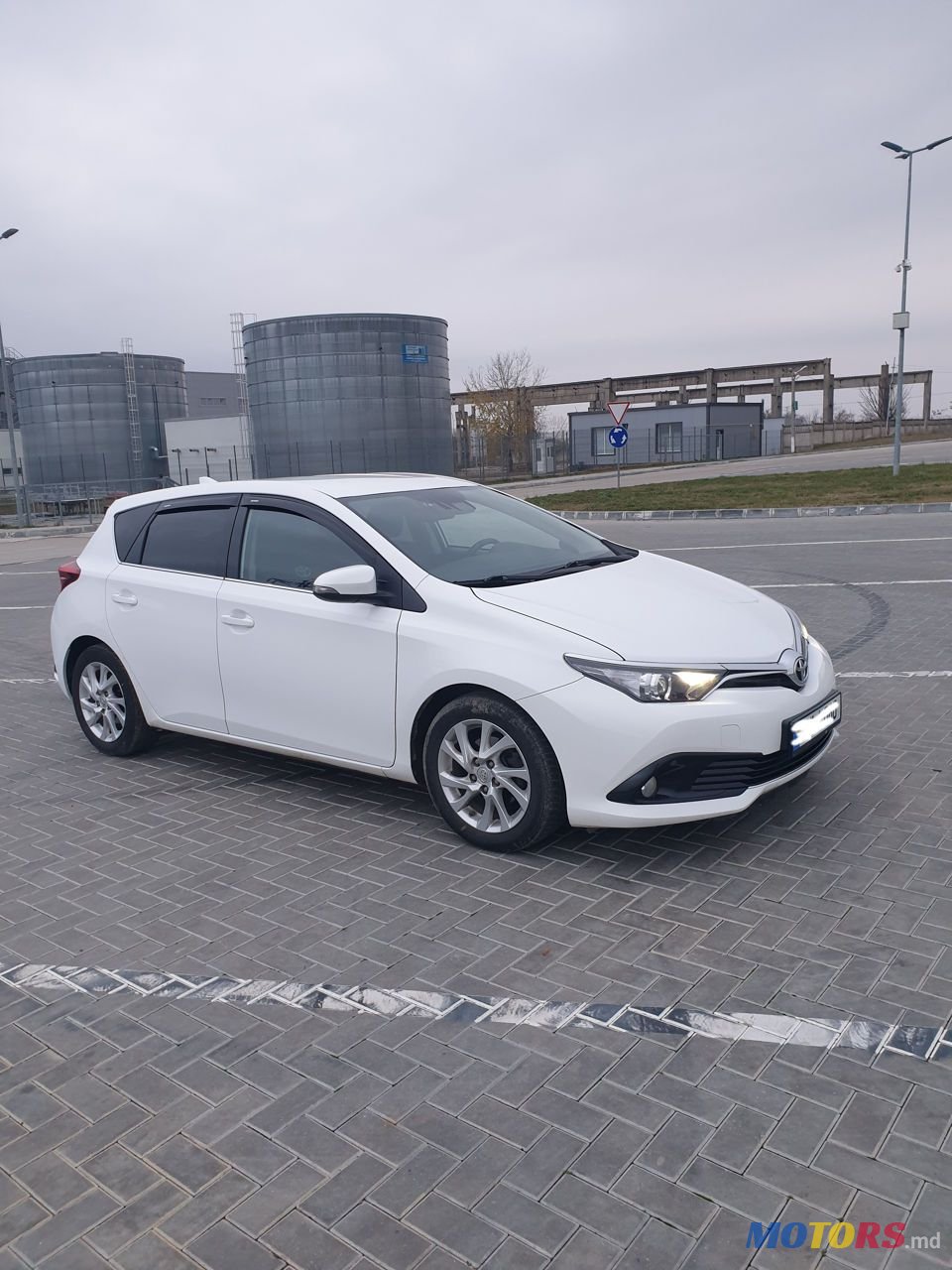 2017' Toyota Auris photo #2
