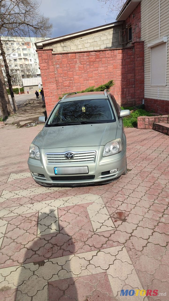 2004' Toyota Avensis photo #2