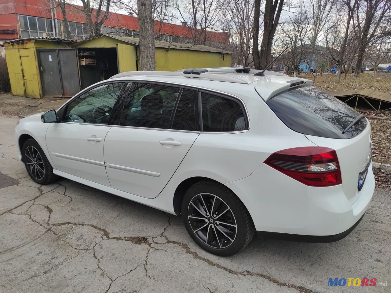 2013' Renault Laguna photo #3