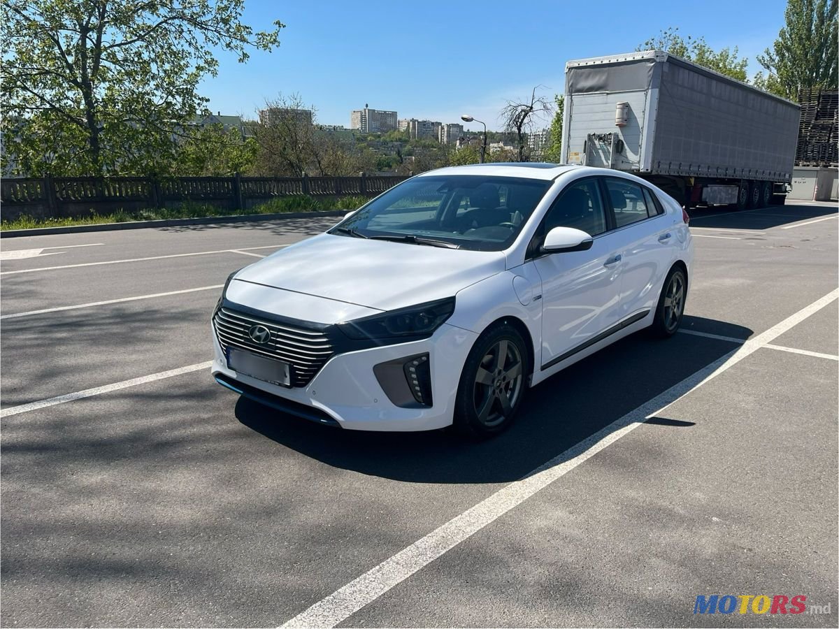2017' Hyundai Ioniq photo #3
