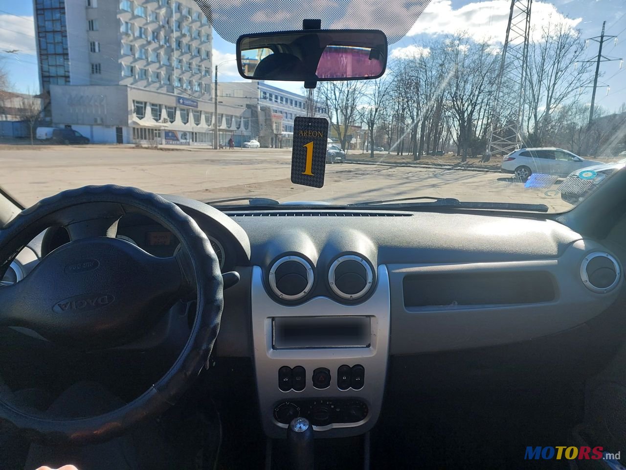 2012' Dacia Logan photo #2