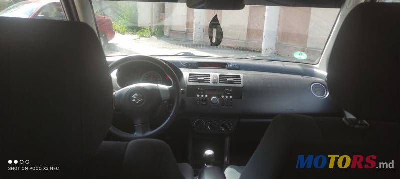 2010' Suzuki Swift photo #4