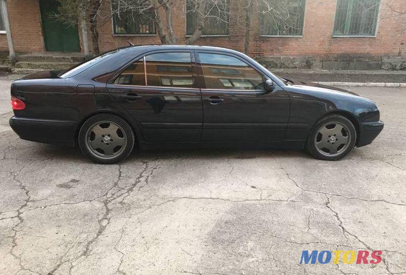 2001' Mercedes-Benz E photo #1