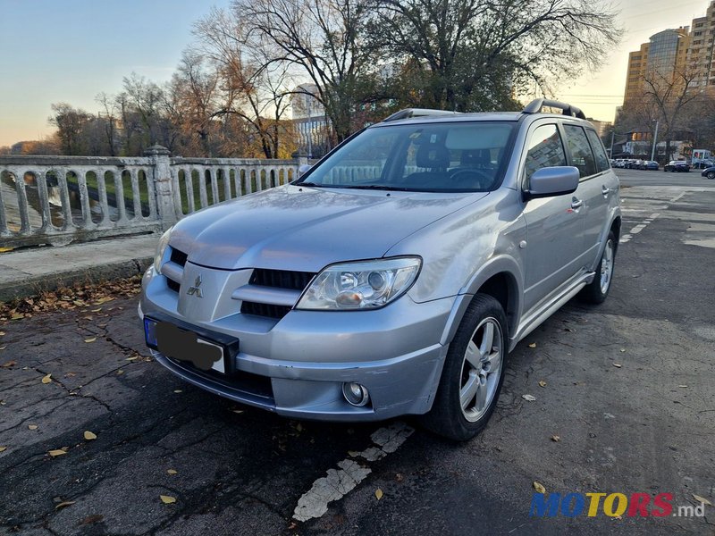 2007' Mitsubishi Outlander photo #2