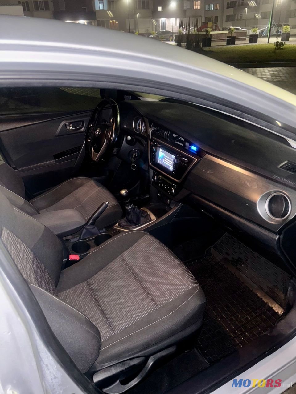 2013' Toyota Auris photo #6