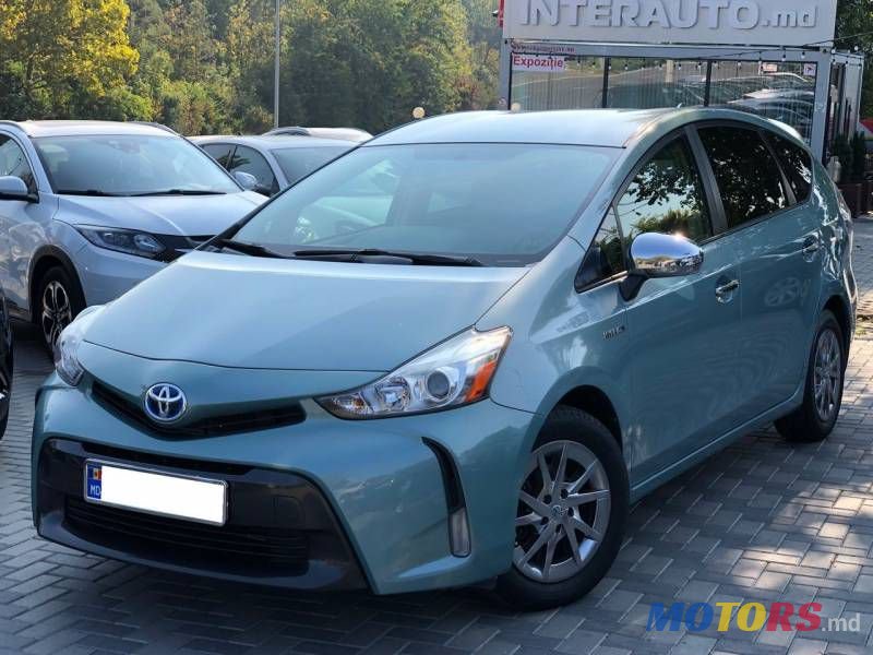 2015' Toyota Prius v photo #2