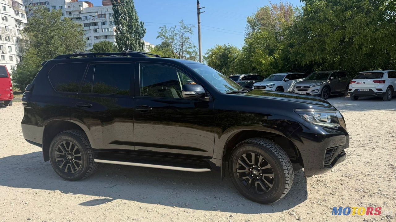 2022' Toyota Land Cruiser Prado photo #2