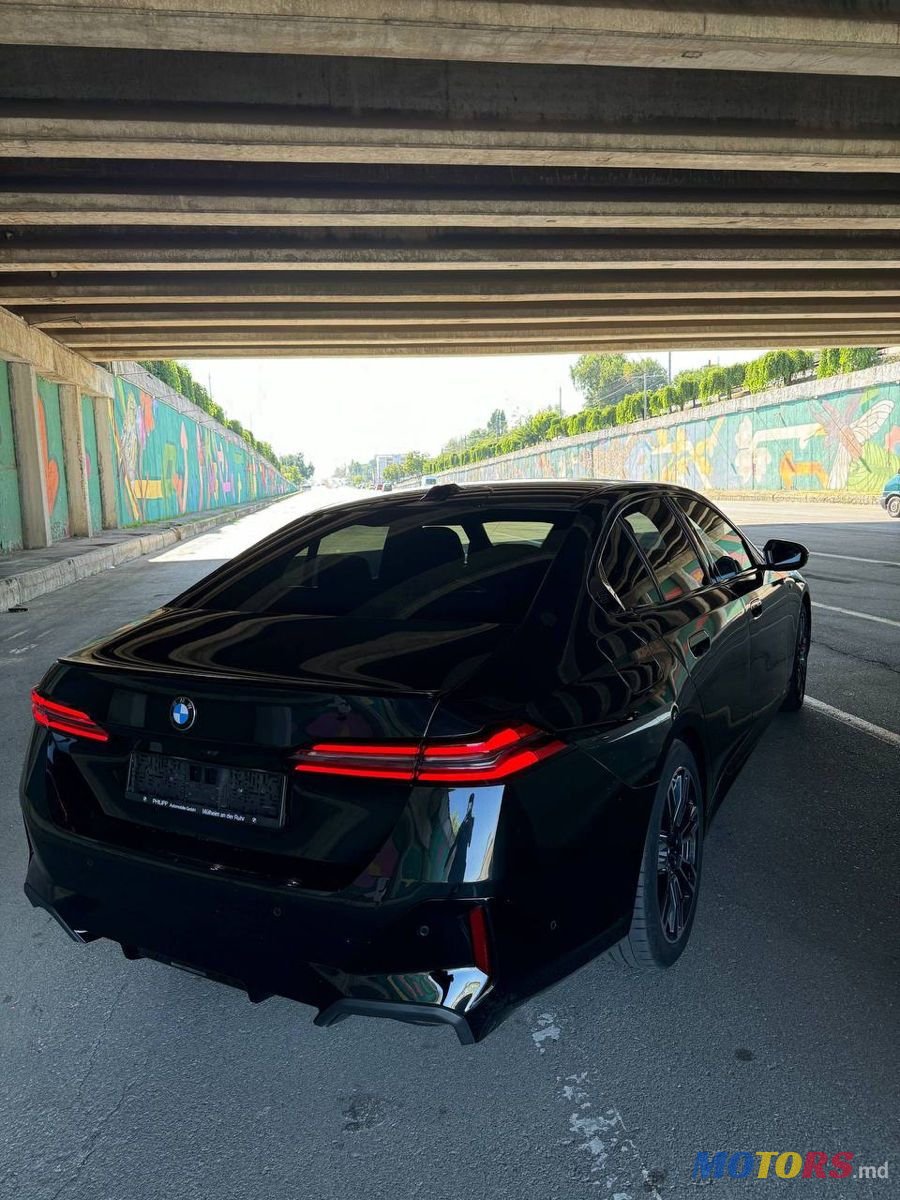 2023' BMW 5 Series photo #4