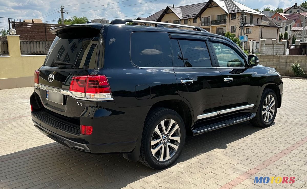 2017' Toyota Land Cruiser photo #4