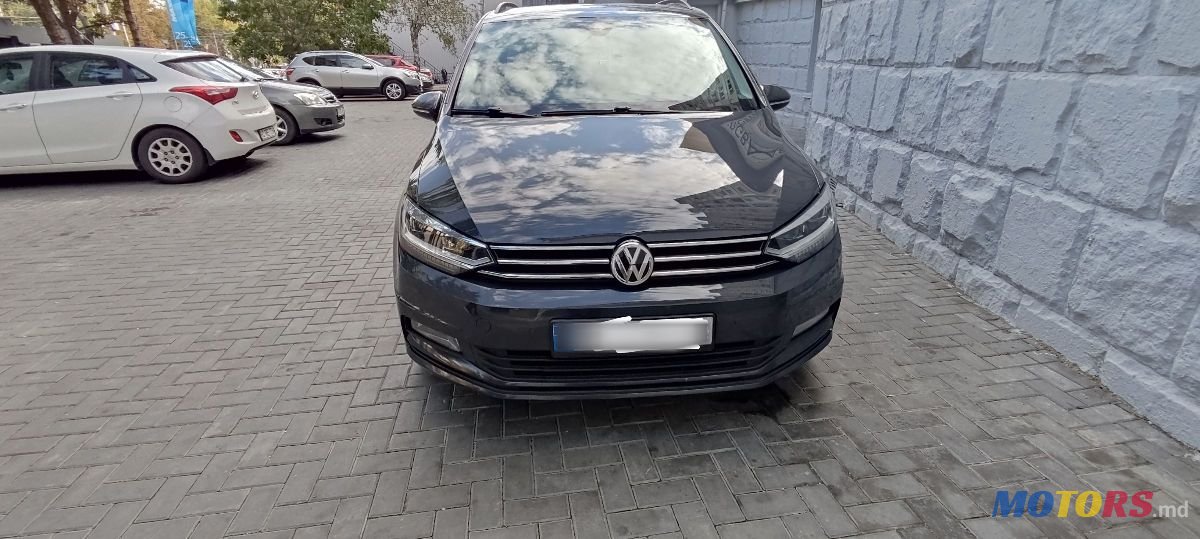 2015' Volkswagen Touran photo #2