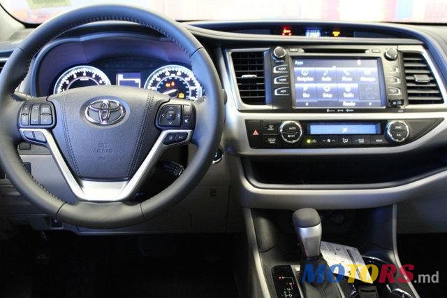2017' Toyota Highlander 3.5l photo #3