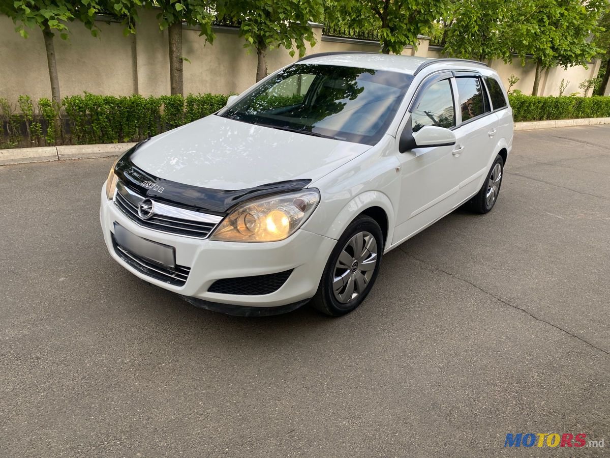 2008' Opel Astra photo #1