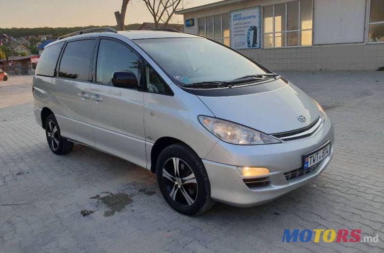 2005' Toyota Previa photo #1