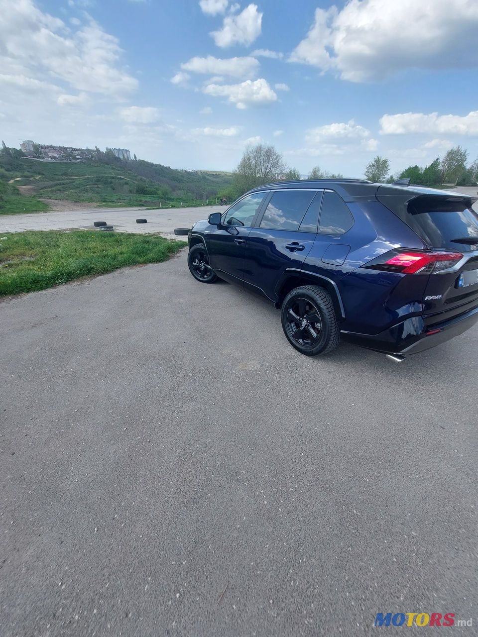 2019' Toyota RAV4 photo #3