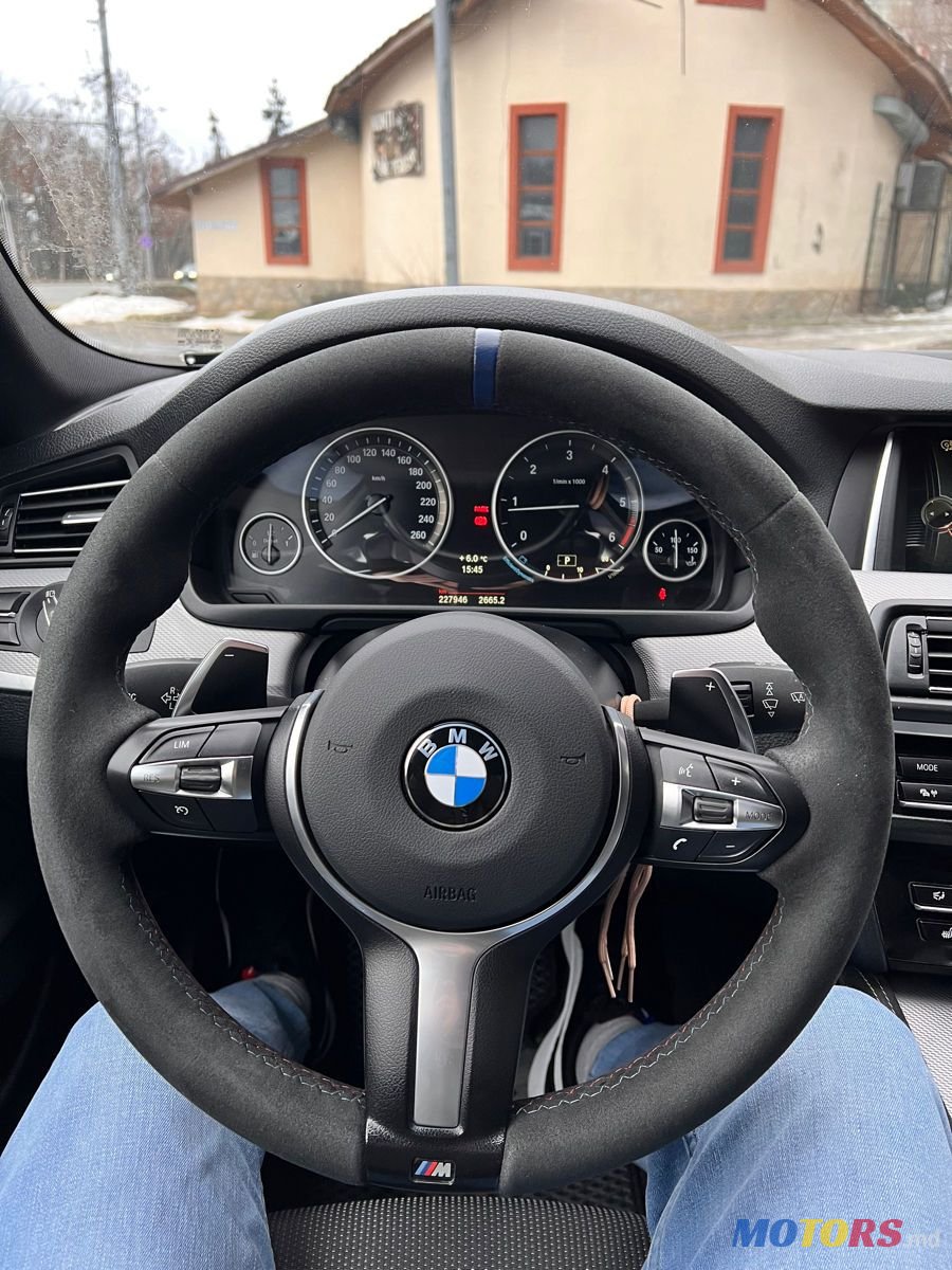 2013' BMW 5 Series photo #4