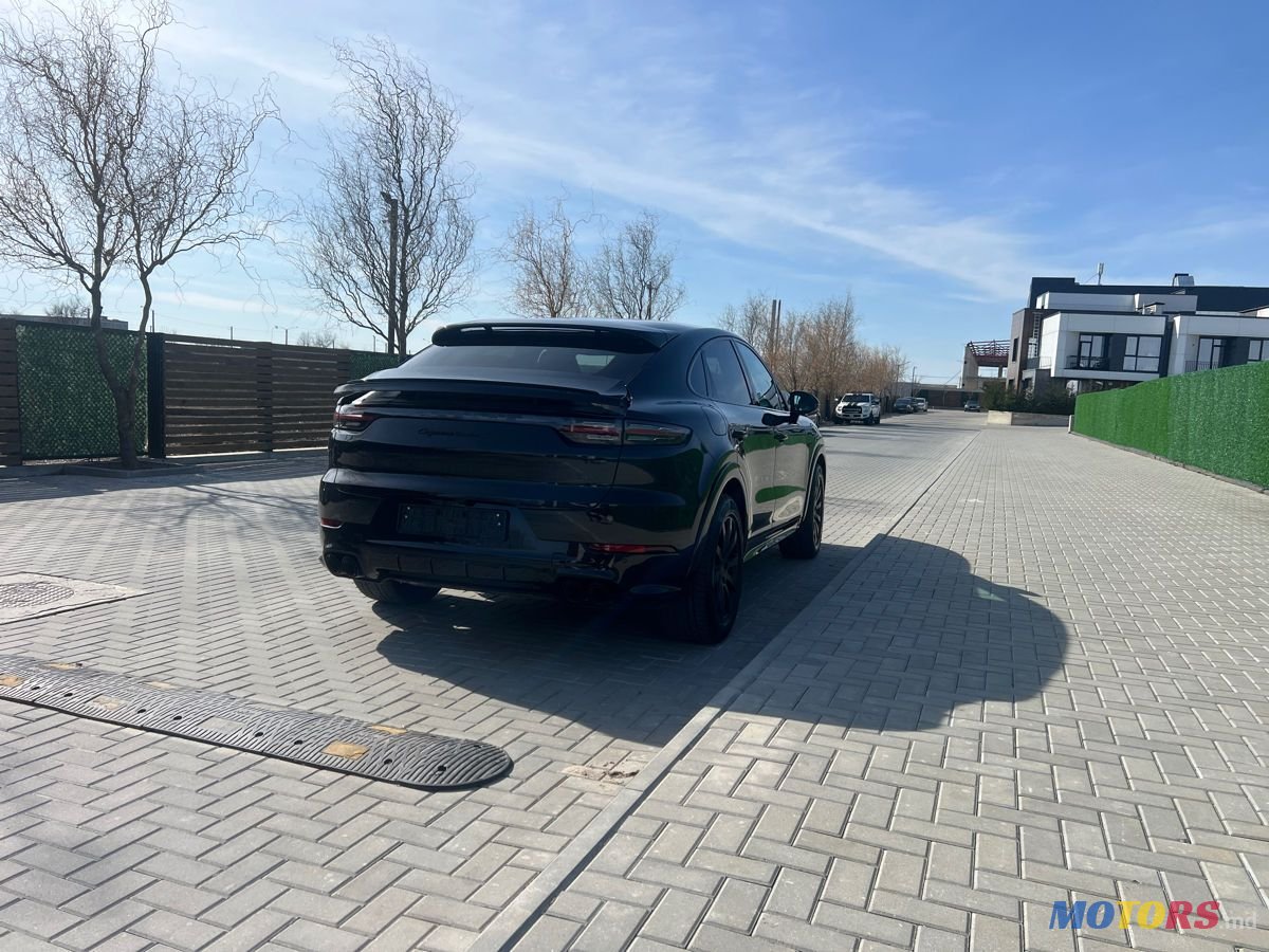 2021' Porsche Cayenne Coupe photo #4