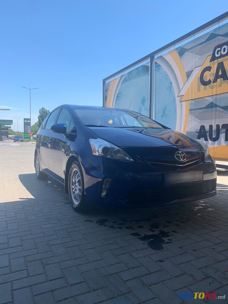 2013' Toyota Prius v photo #5