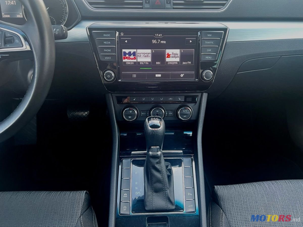 2016' Skoda Superb photo #5